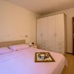 Lavica Podstrana