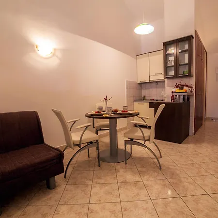 Lavica Apartment *
